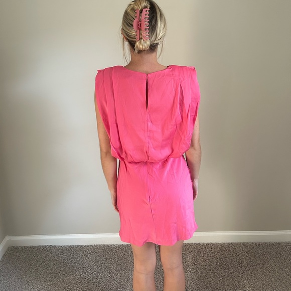 Brand new never been worn Pink padded shoulder dress - Picture 3 of 4